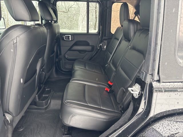 Used 2018 Jeep Wrangler Unlimited Sahara w/ Cold Weather Group image 18