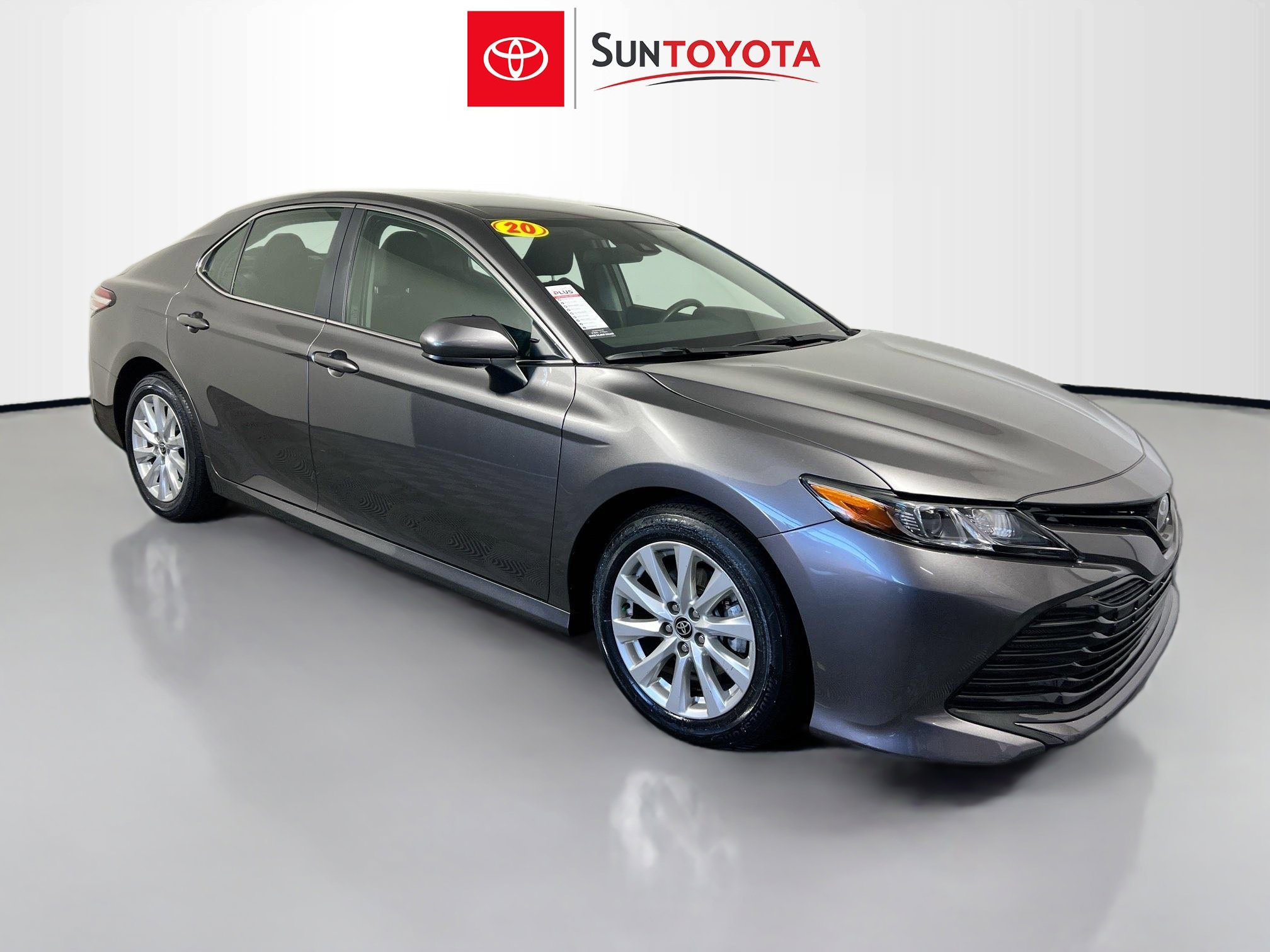 Used 2020 Toyota Camry LE image 1
