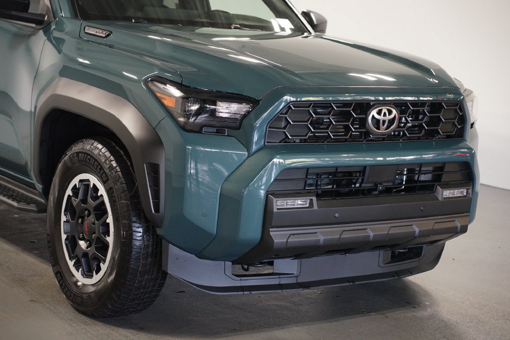 Certified 2026 Toyota 4Runner TRD Off-Road Premium AWD/4WD image 4