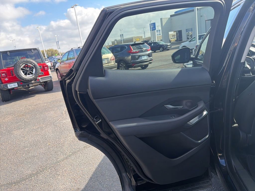 Used 2018 Jaguar E-PACE SE image 28