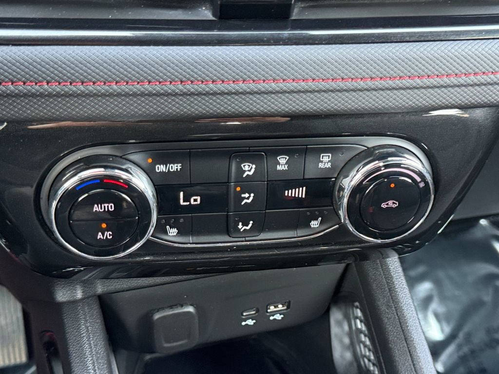 Used 2025 Chevrolet TrailBlazer RS w/ Convenience Package FWD image 17