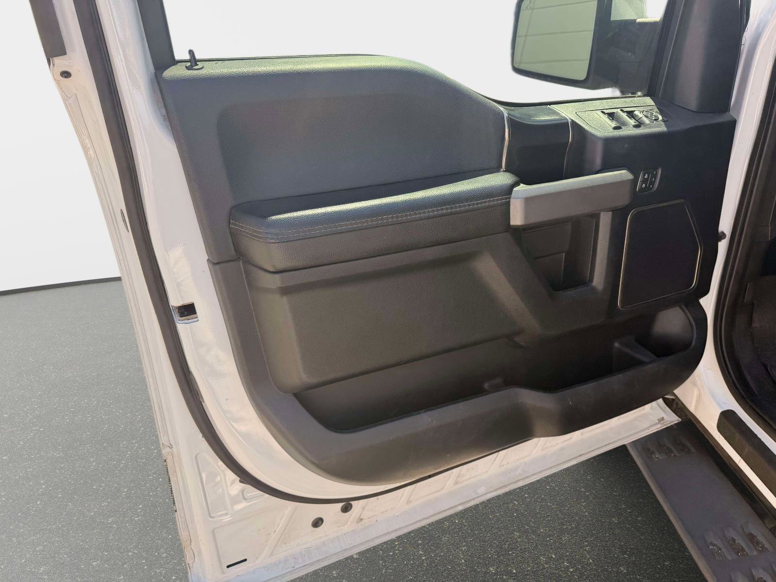 Used 2020 Ford F150 Raptor w/ Equipment Group 802A Luxury image 15