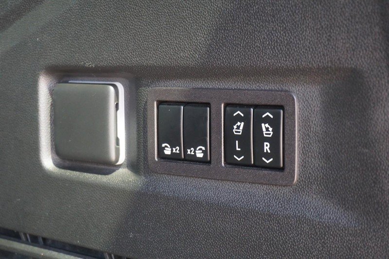 Used 2023 Chevrolet Tahoe Premier AWD/4WD image 27