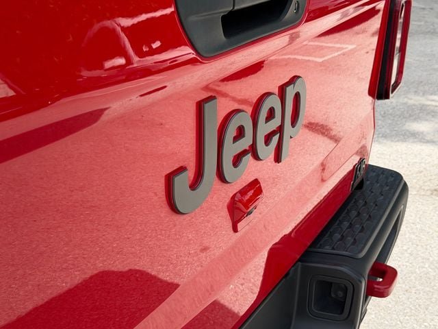Used 2022 Jeep Gladiator Rubicon w/ Cold Weather Group AWD/4WD image 16