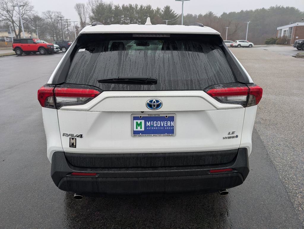 Used 2021 Toyota RAV4 LE AWD/4WD image 4