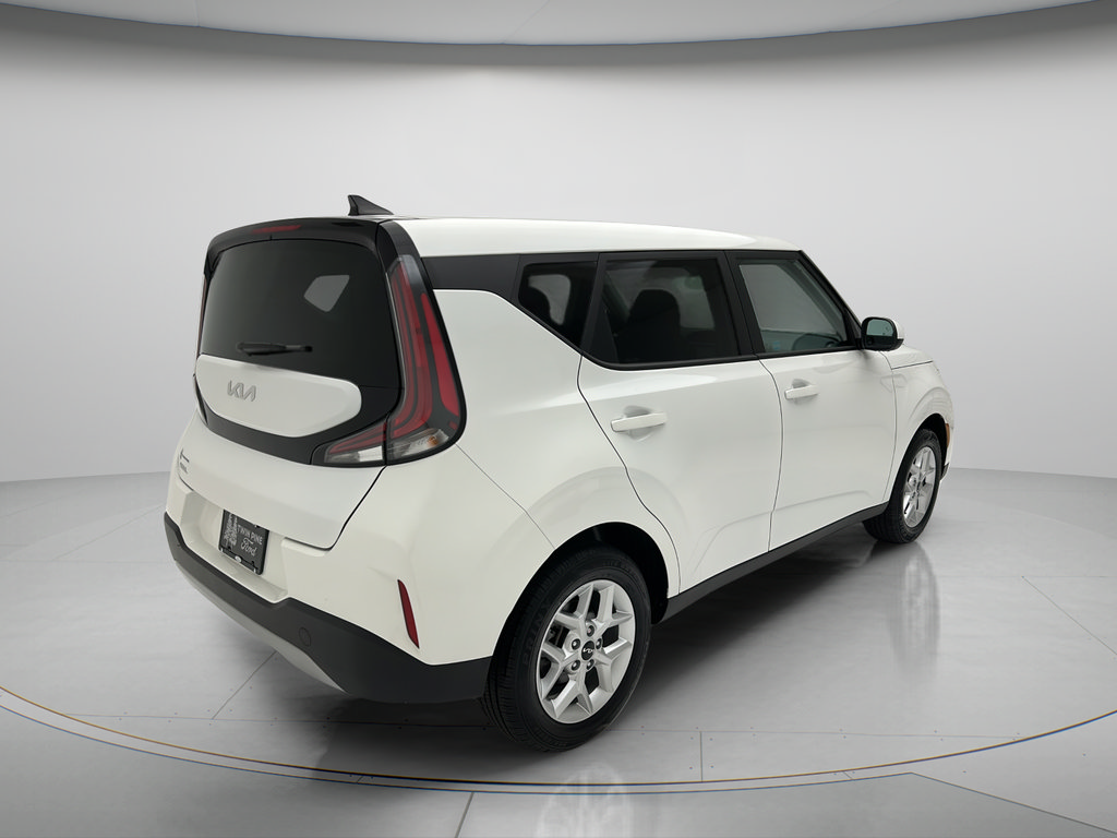 Used 2025 Kia Soul LX w/ LX Technology Package FWD image 5