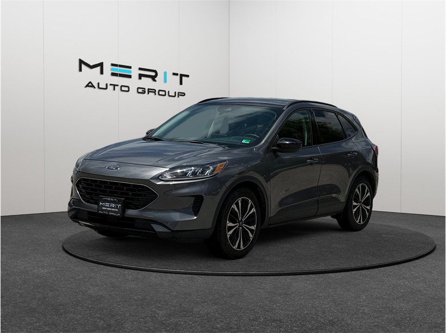 Used 2021 Ford Escape SE w/ SE Sport Appearance Package FWD image 4