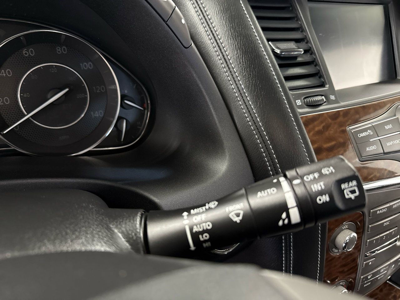 Used 2020 Nissan Armada SL image 17