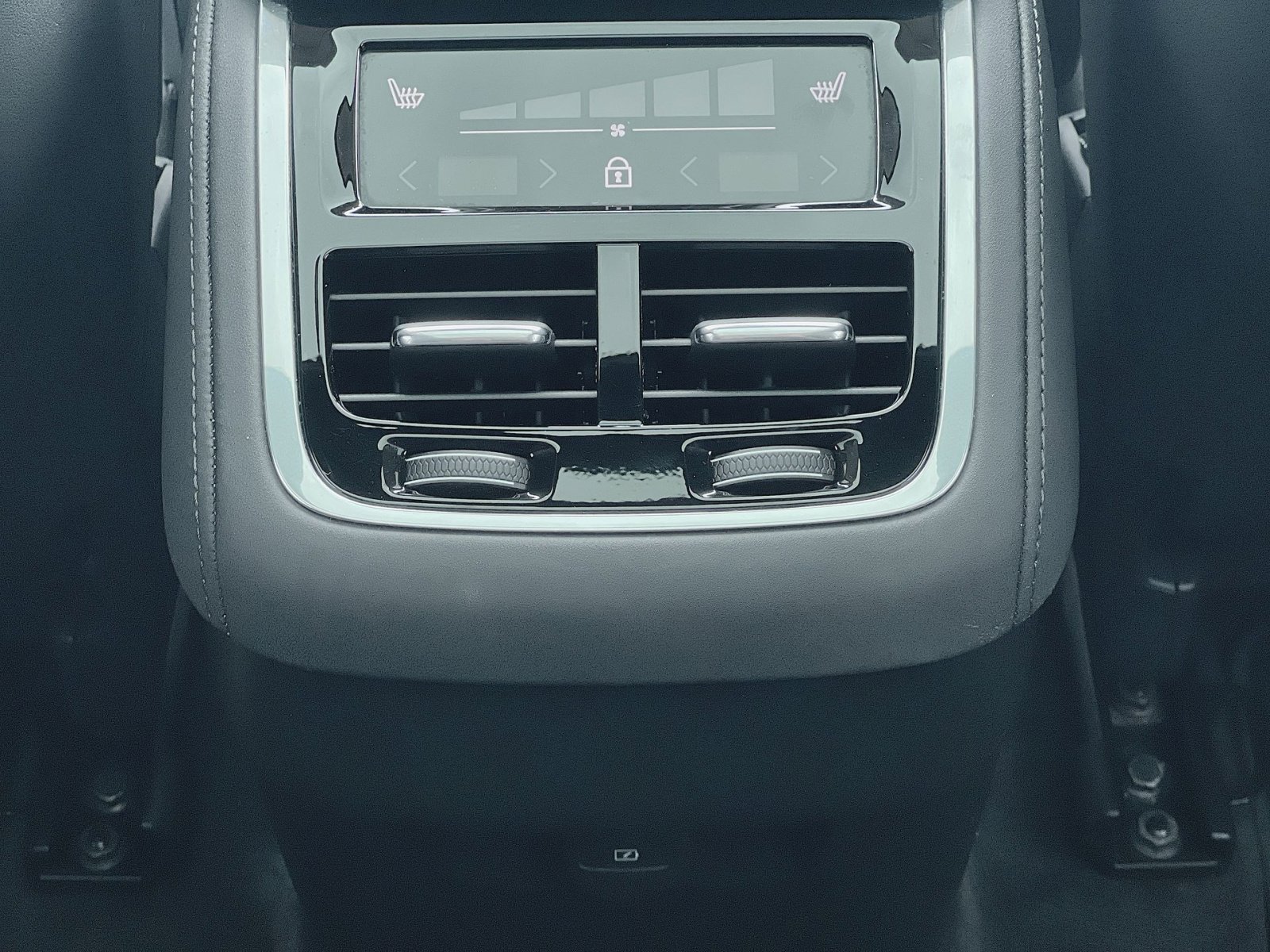 Certified 2025 Volvo XC90 B6 Plus AWD/4WD image 23
