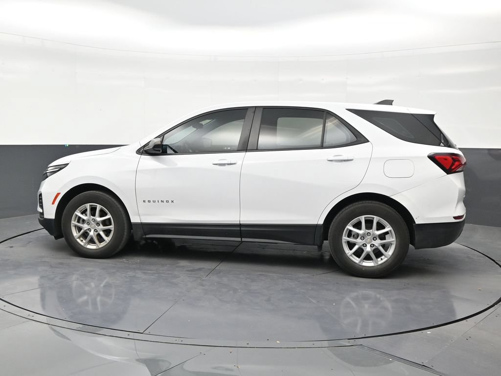 Used 2024 Chevrolet Equinox LS FWD image 2