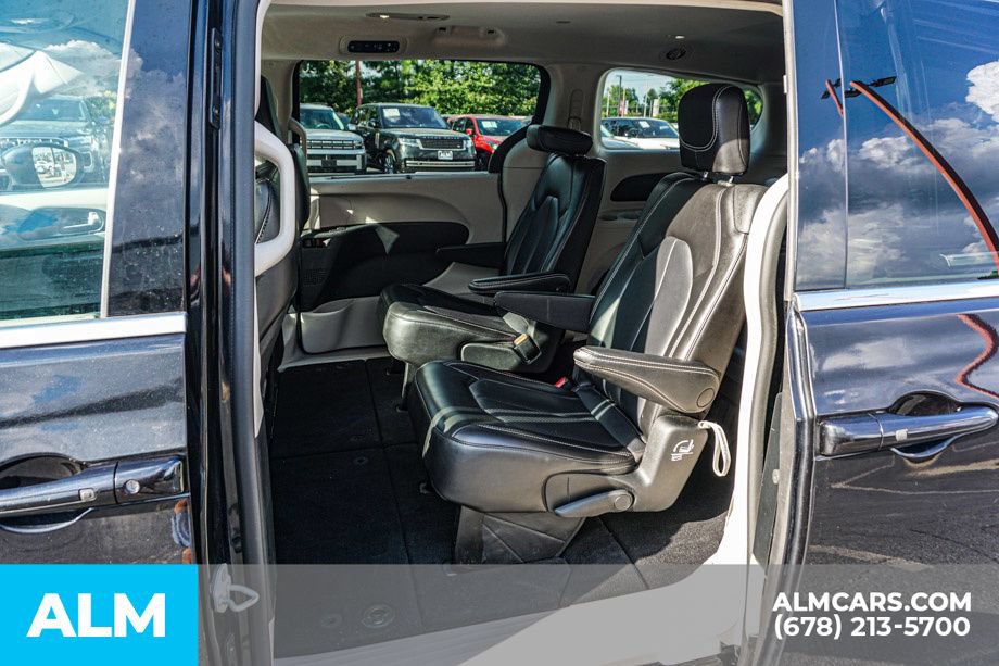 Used 2023 Chrysler Pacifica Touring-L FWD image 20