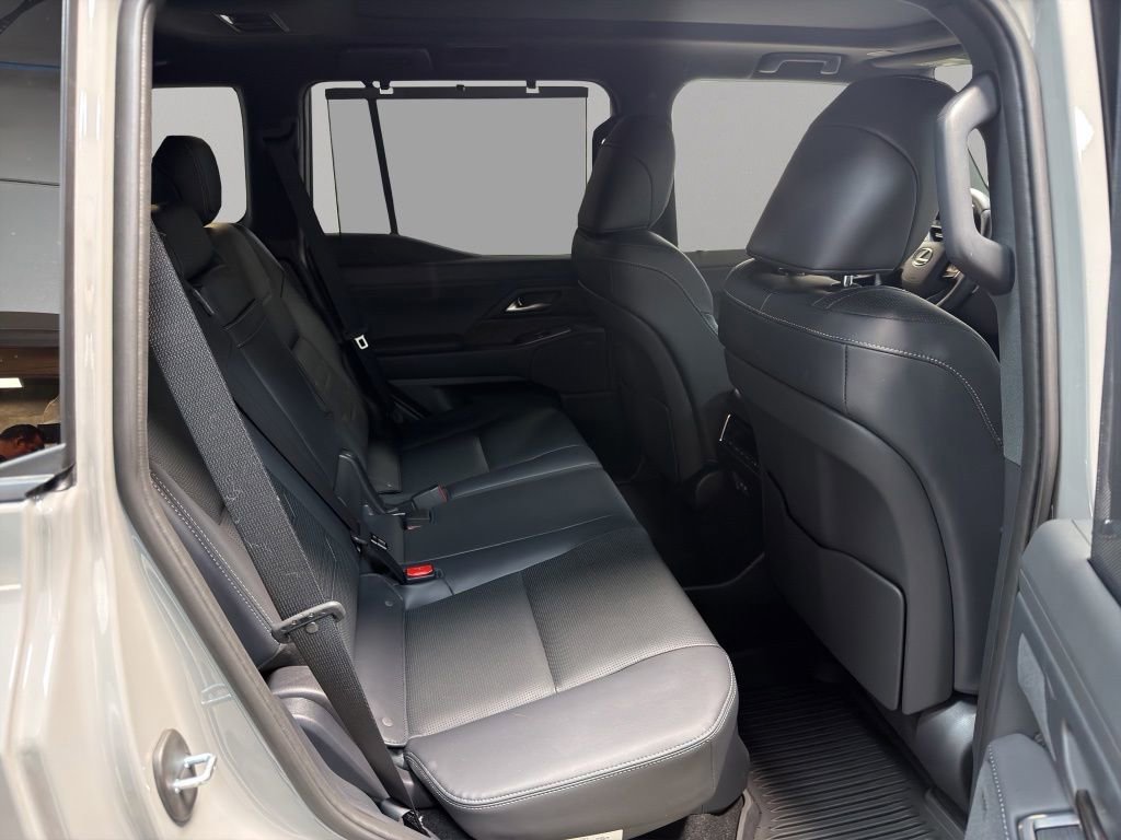 Used 2026 Lexus GX 550 w/ Accessory Package (2T) AWD/4WD image 19