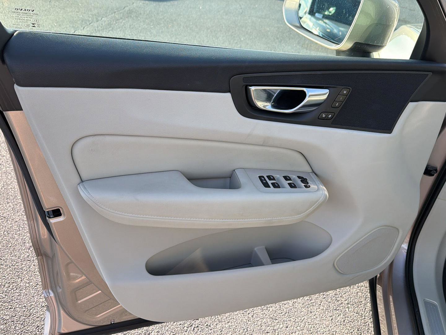 Used 2023 Volvo XC60 B5 Plus w/ Protection Package Premier FWD image 16