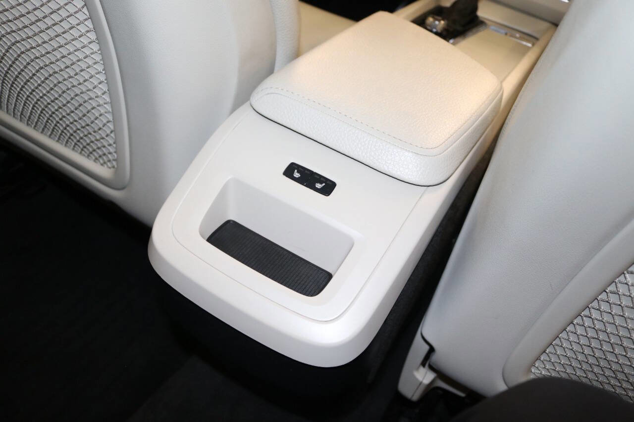 Used 2019 Volvo XC60 T5 Momentum w/ Premium Package AWD/4WD image 62