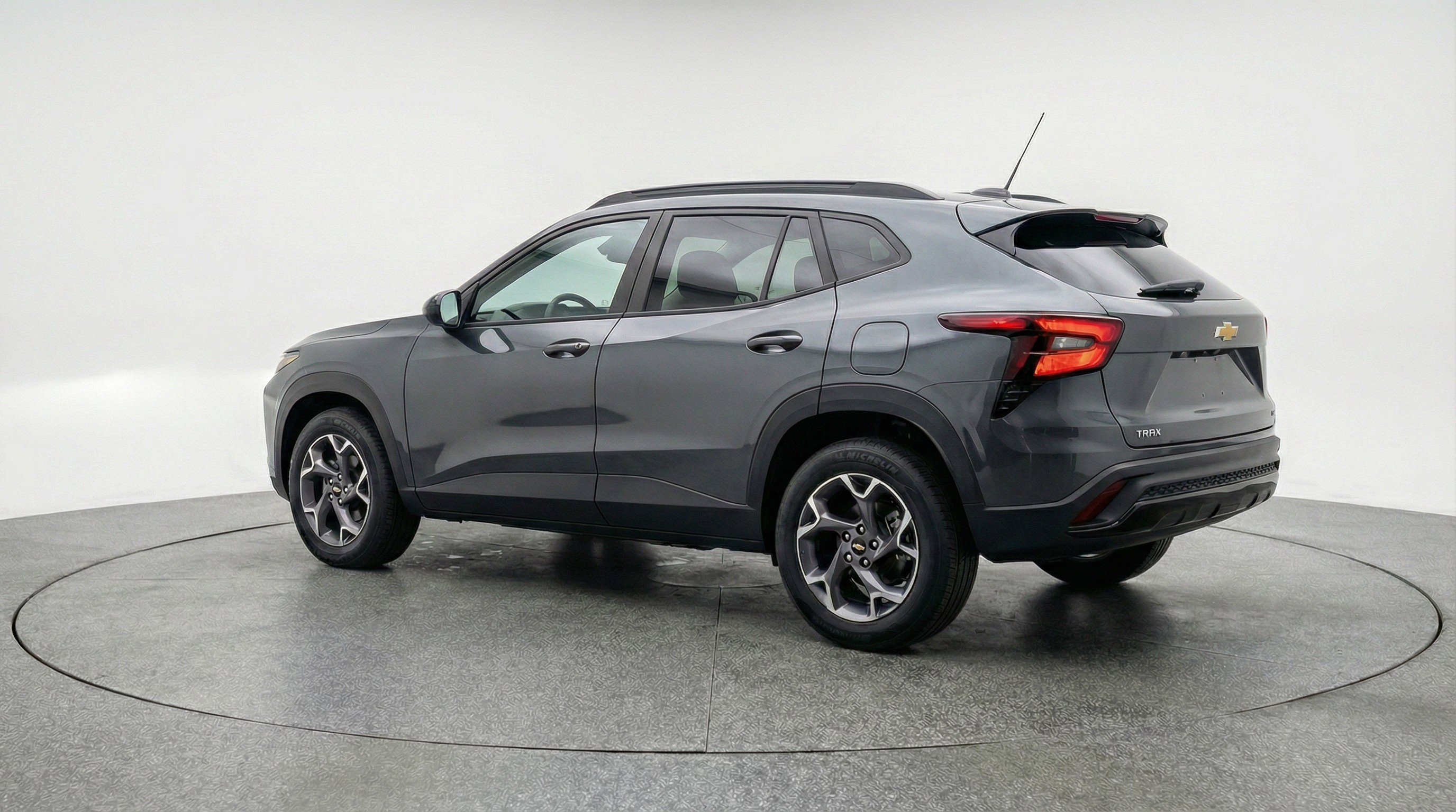 Used 2025 Chevrolet Trax LT FWD image 6