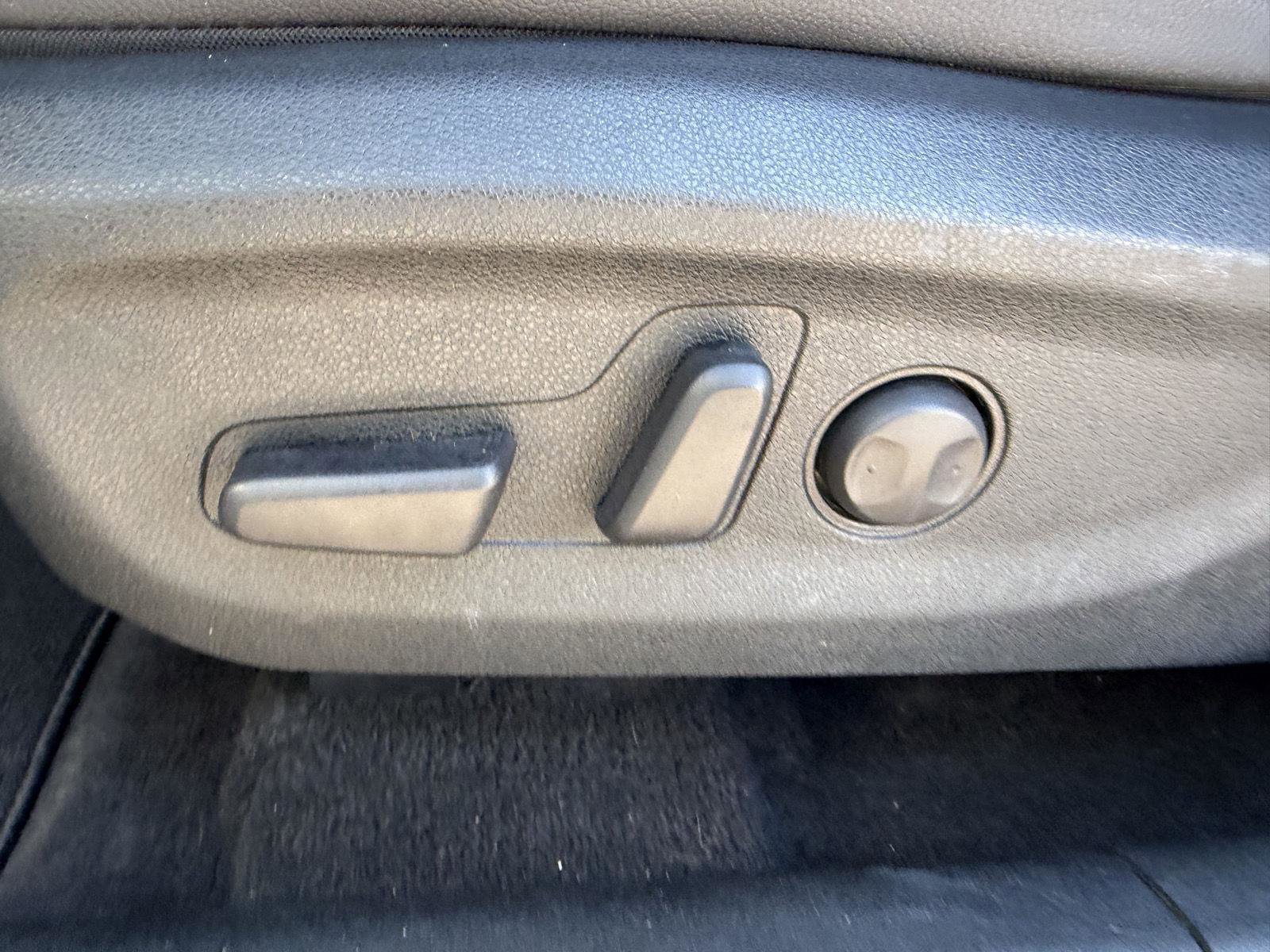 Used 2022 Kia Niro EX Premium w/ Cold Weather Package image 19