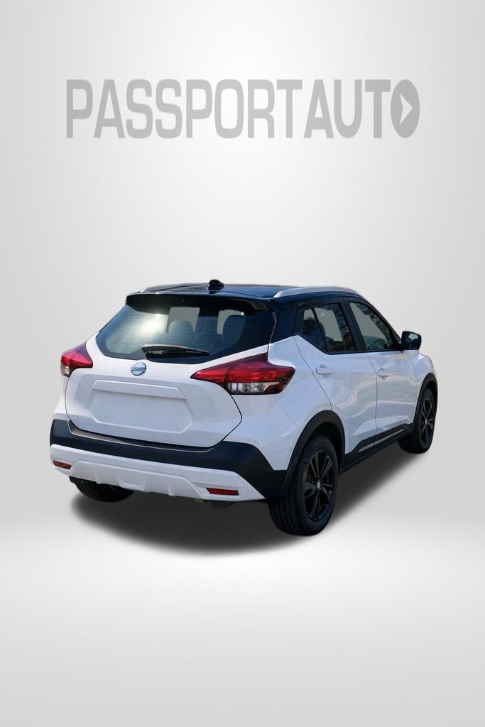 Used 2023 Nissan Kicks SR w/ SR Premium Package image 2