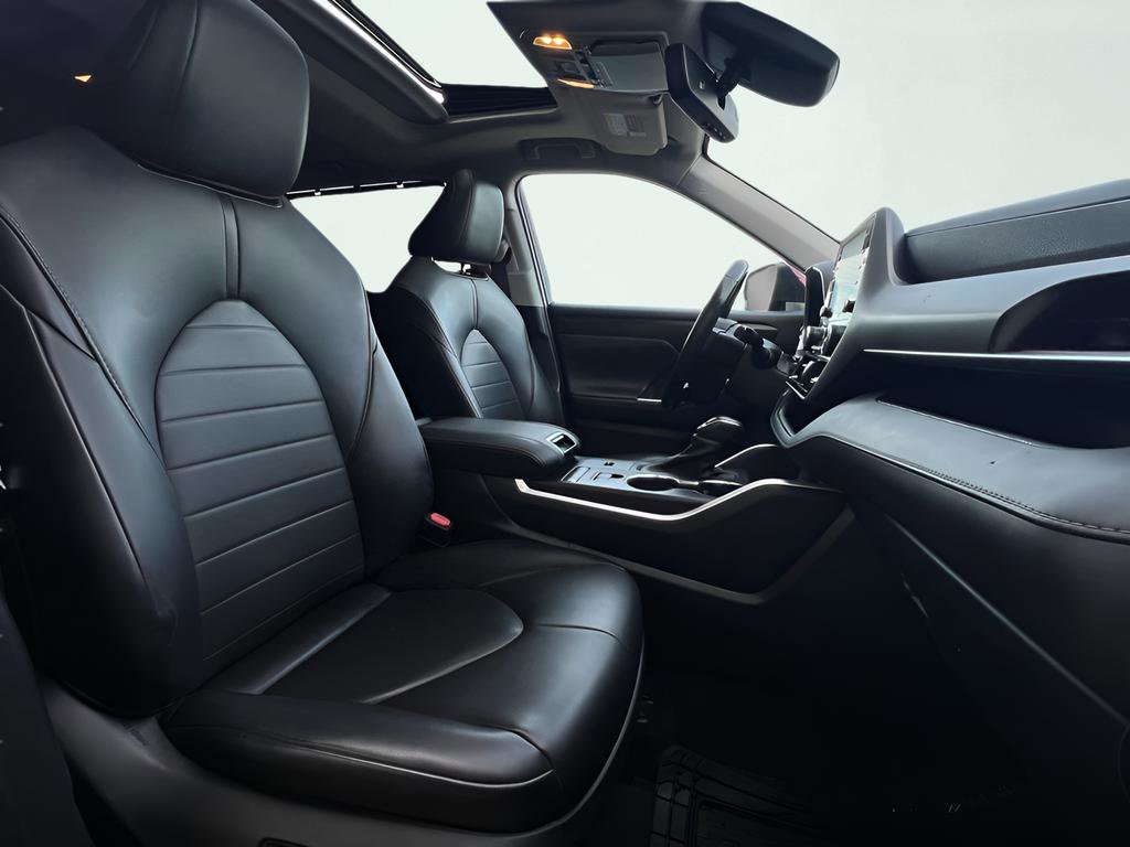 Used 2020 Toyota Highlander XLE image 34