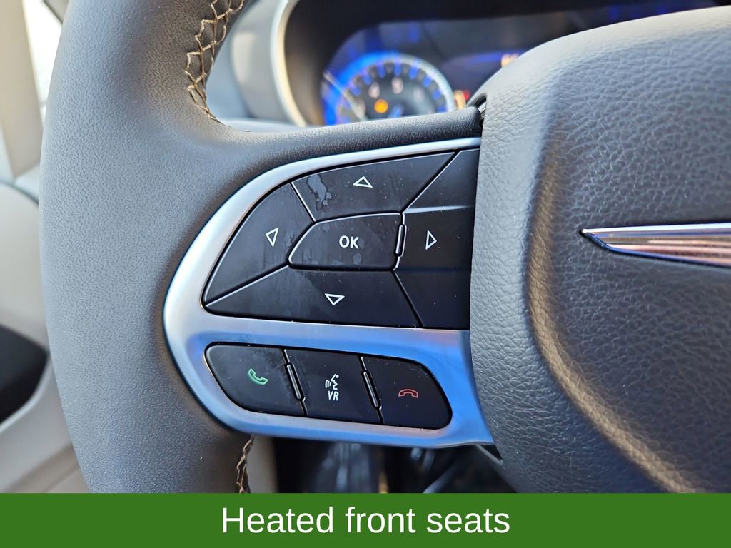 Used 2023 Chrysler Pacifica Touring-L image 11