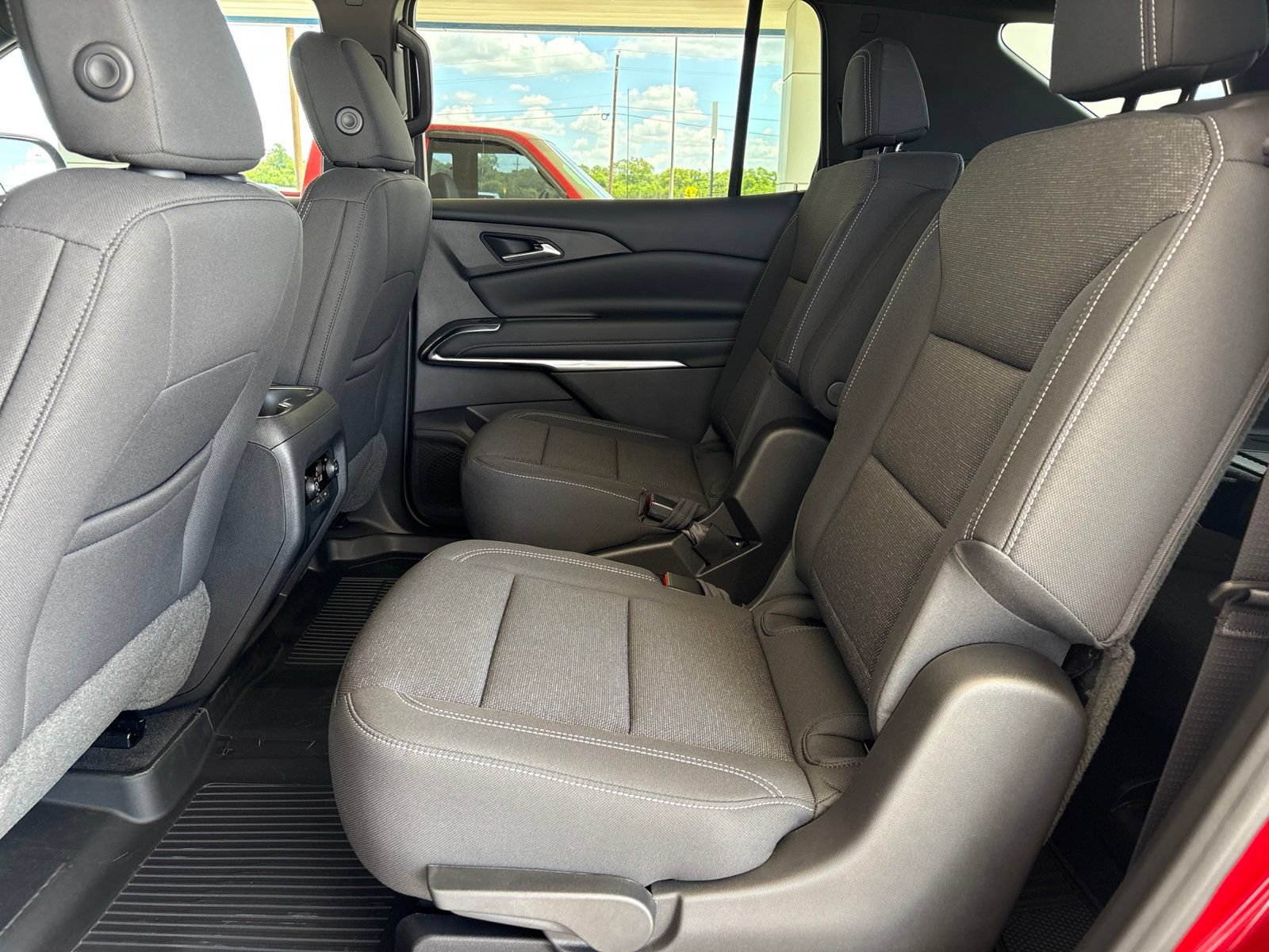 New 2026 Chevrolet Traverse LT w/ Midnight/Sport Edition FWD image 15