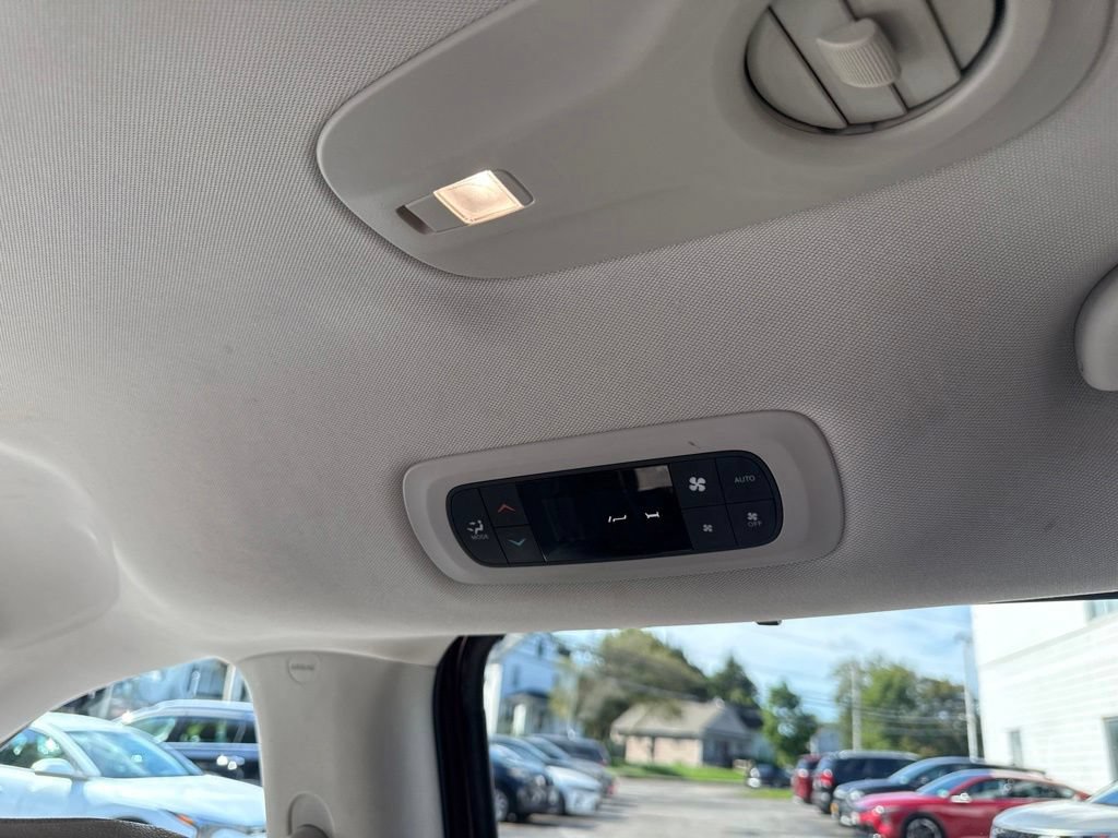 Used 2017 Chrysler Pacifica Touring-L Plus w/ Advanced Safetytec Group FWD image 20