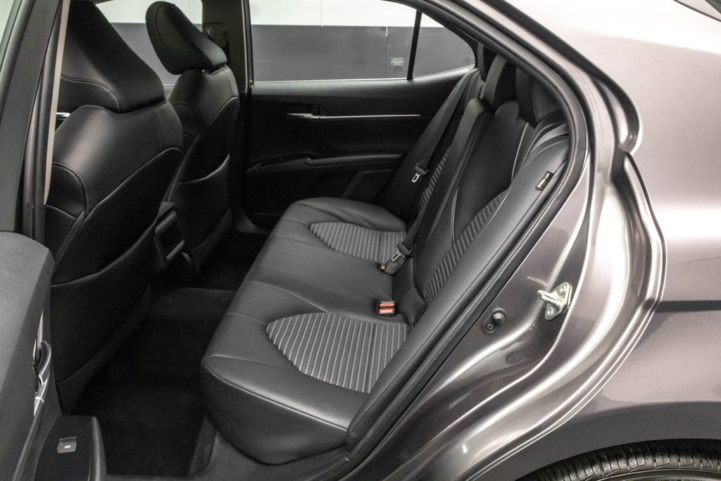 Used 2020 Toyota Camry SE w/ Moonroof Package image 22