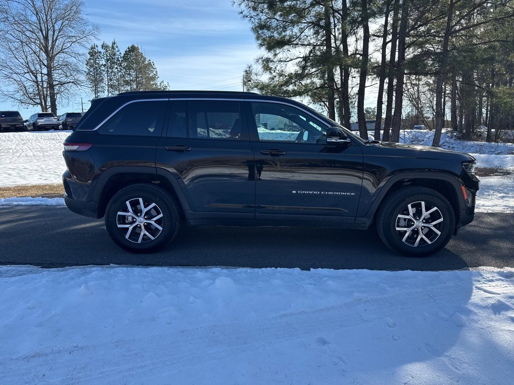 Used 2025 Jeep Grand Cherokee Limited image 4