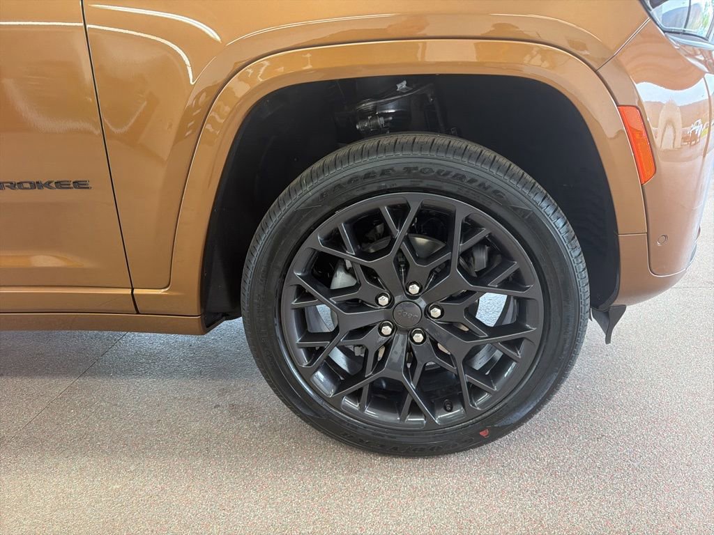 New 2026 Jeep Grand Cherokee Summit AWD/4WD image 34