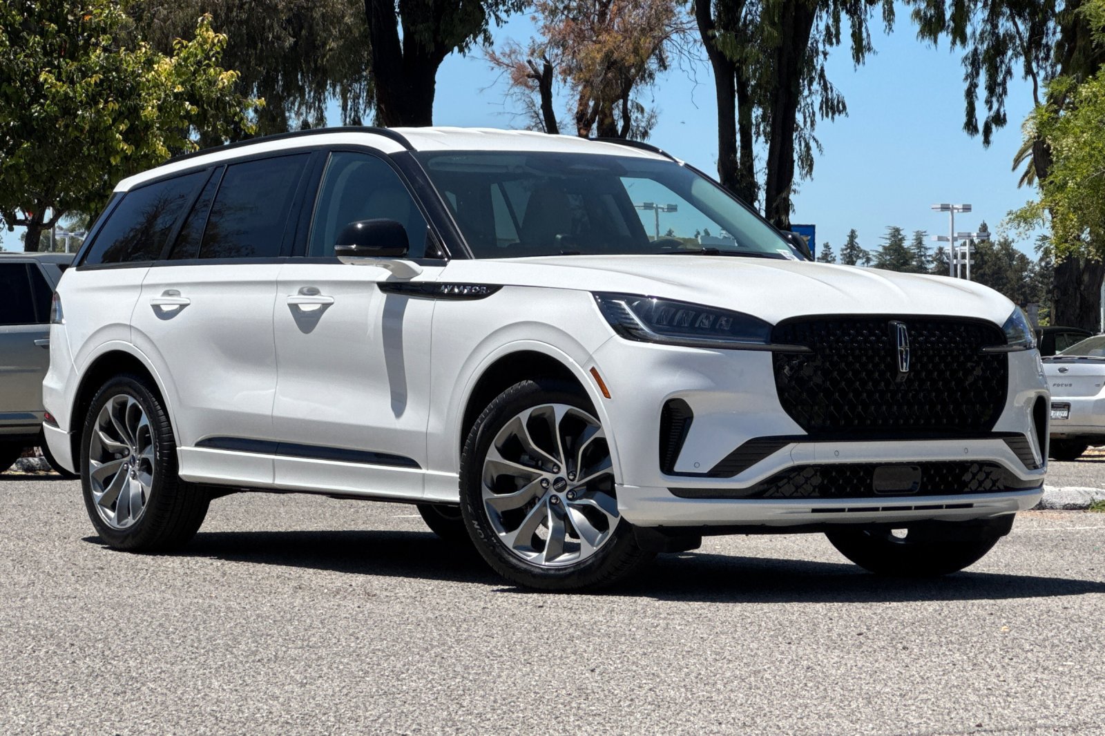 New 2026 Lincoln Aviator AWD w/ Jet Appearance Package image 2