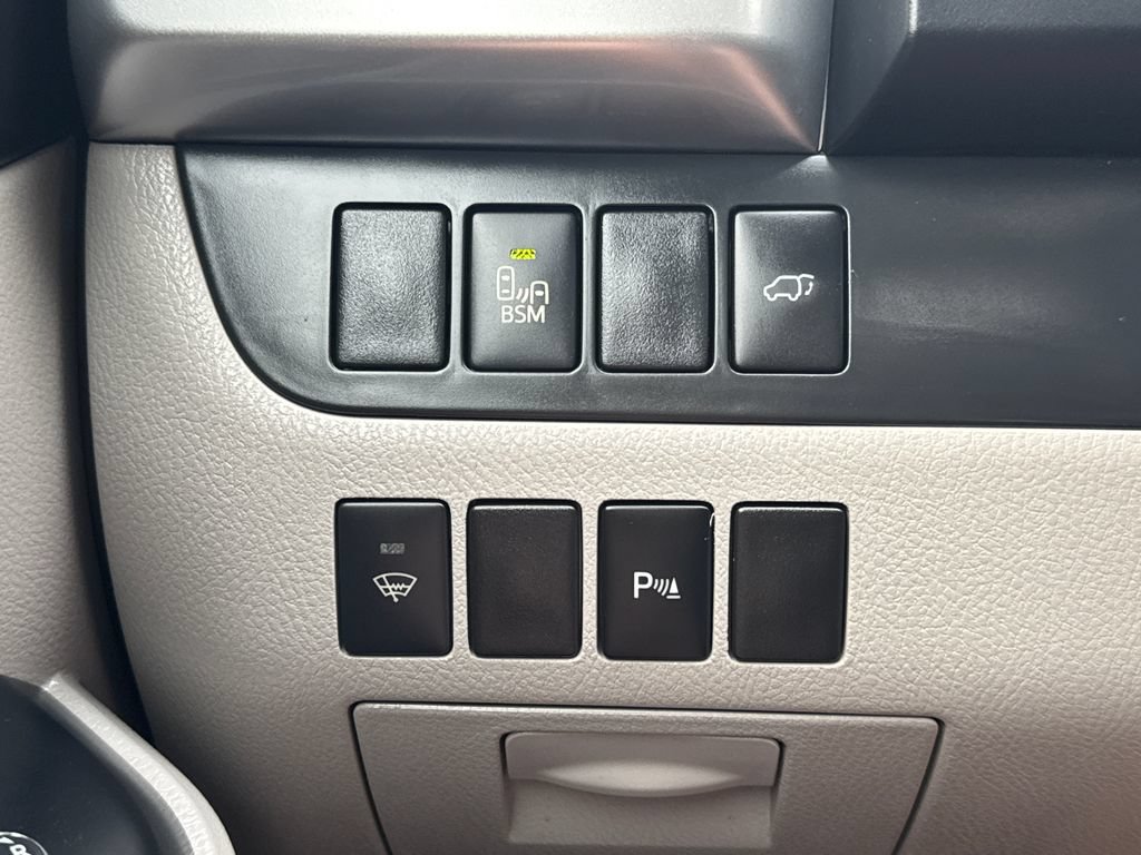 Used 2015 Toyota Highlander Limited AWD/4WD image 32