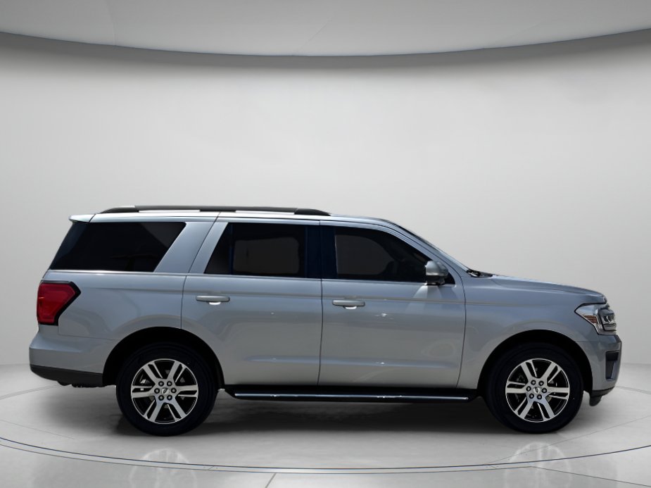 Certified 2022 Ford Expedition XLT RWD image 2