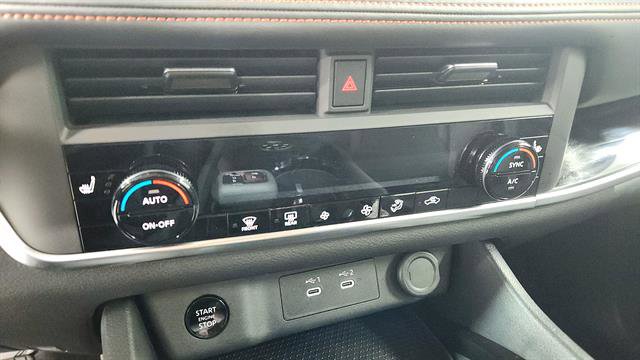 Used 2025 Nissan Rogue SV image 19