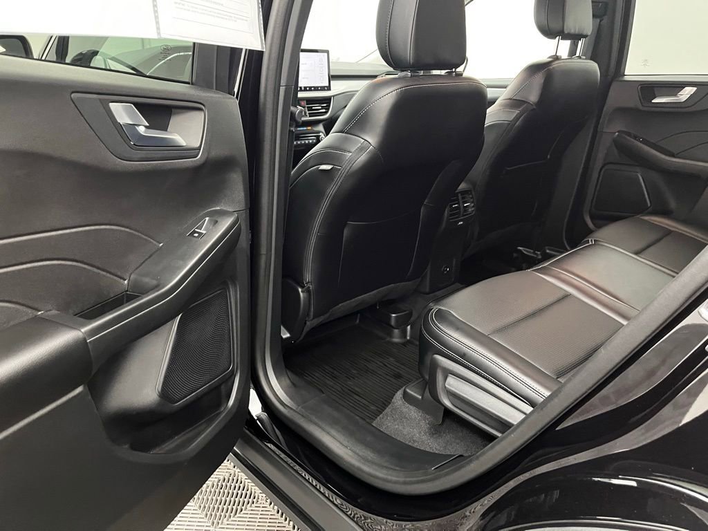 Used 2023 Ford Escape Platinum AWD/4WD image 38