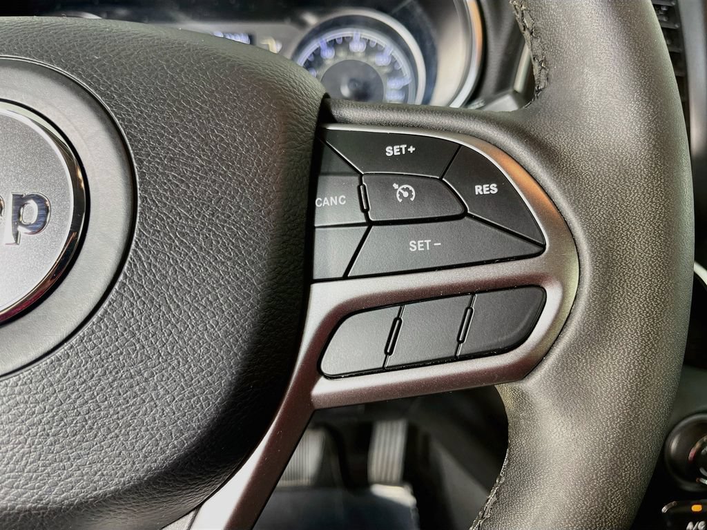 Used 2020 Jeep Cherokee Latitude Plus FWD image 15