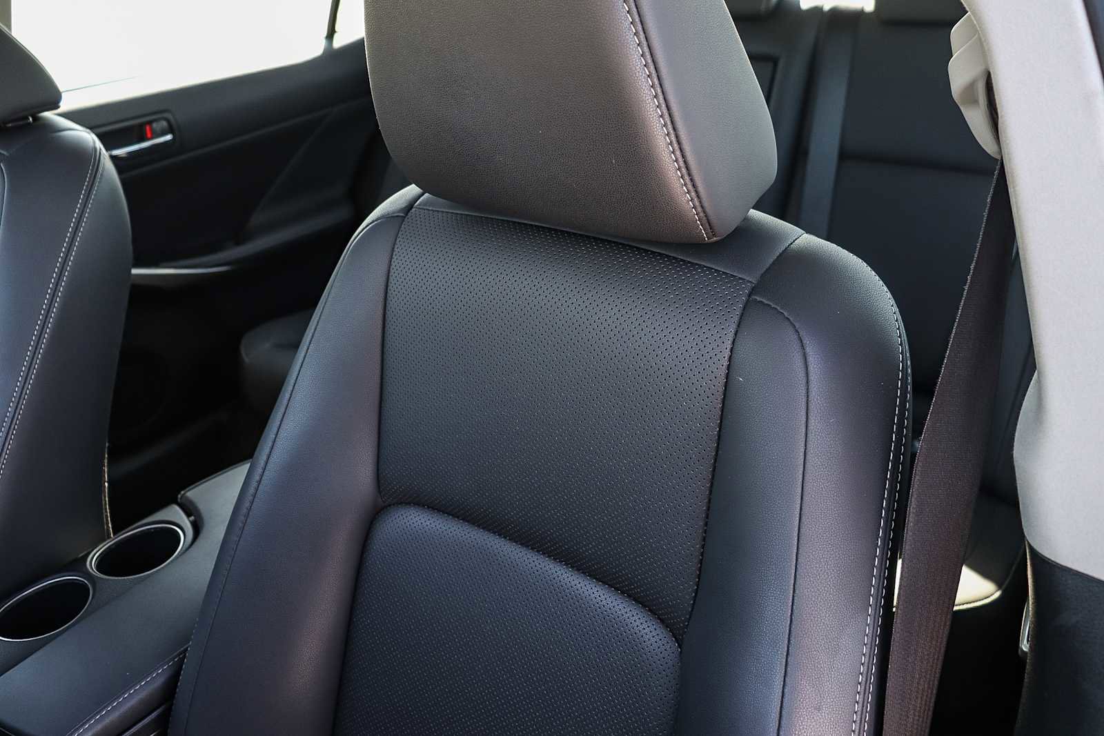 Used 2016 Lexus IS 200t image 37