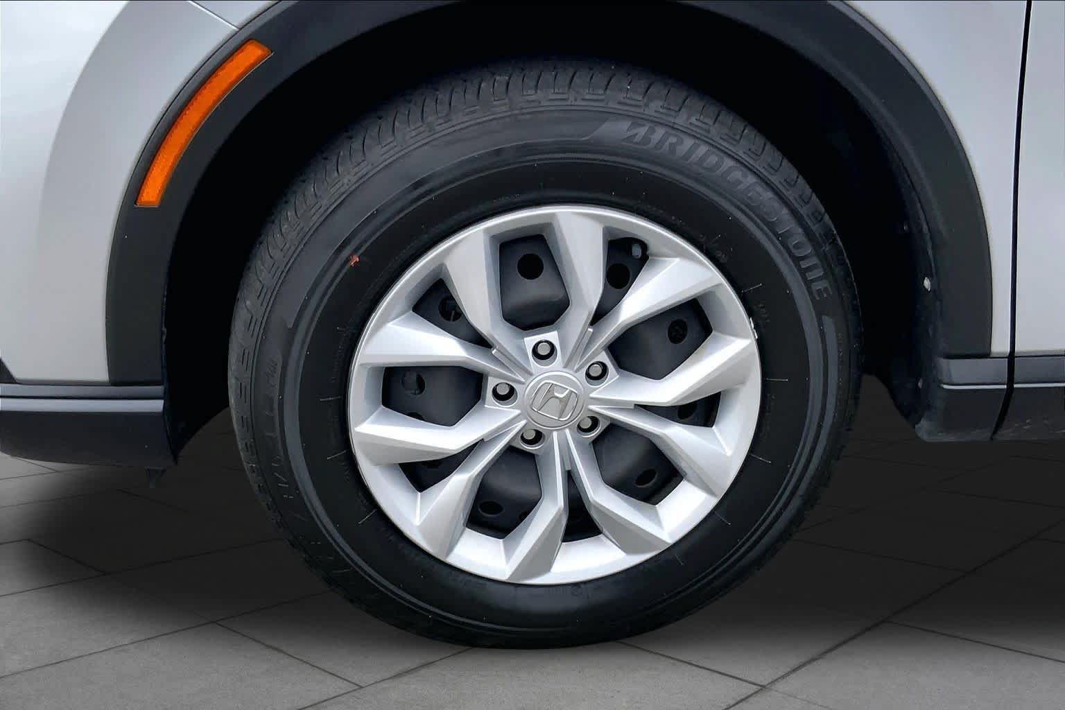 Used 2023 Honda CR-V LX image 11