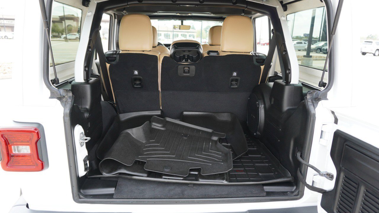 Used 2019 Jeep Wrangler Unlimited Sahara image 35