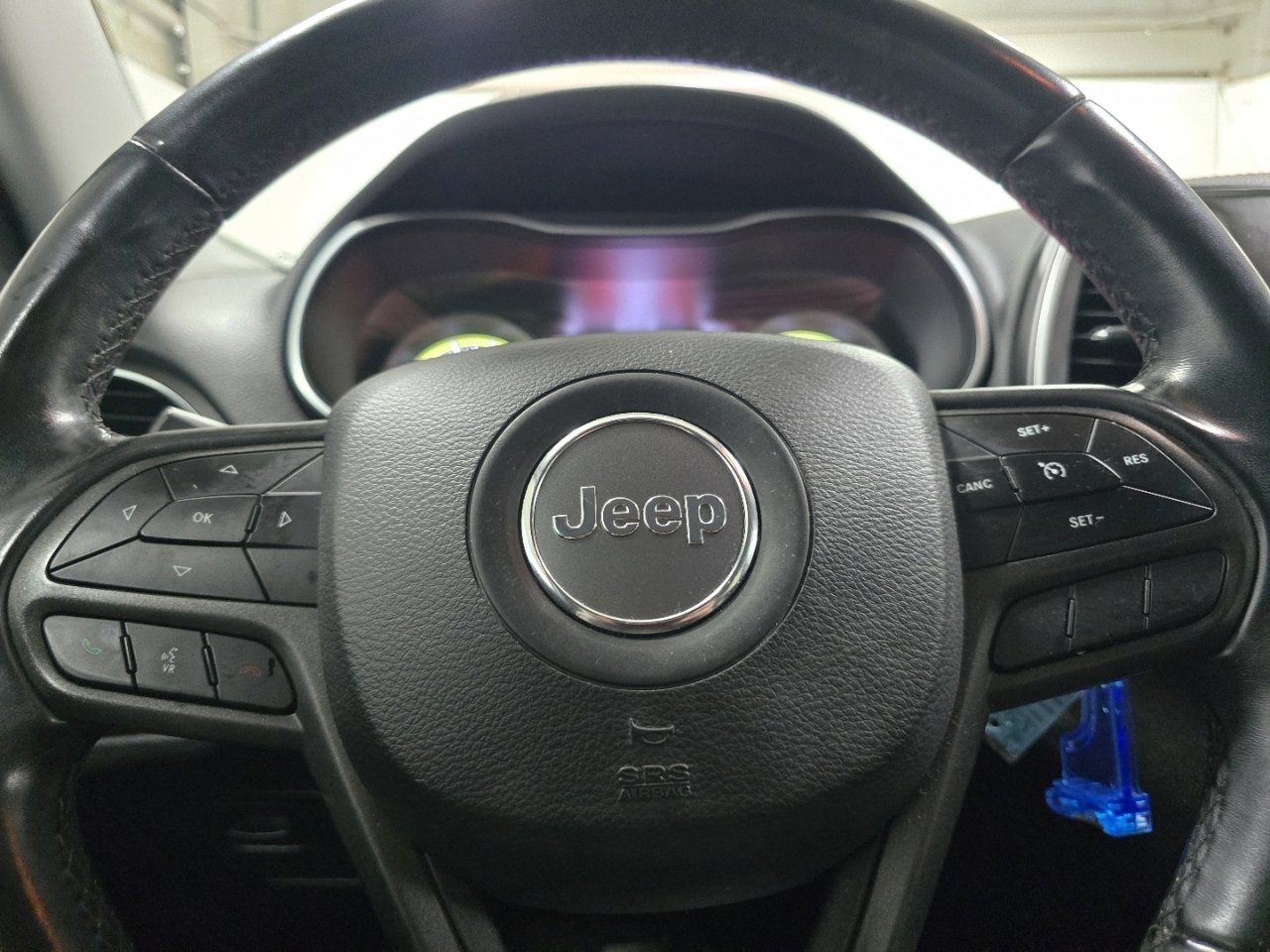 Used 2020 Jeep Cherokee Trailhawk AWD/4WD image 22