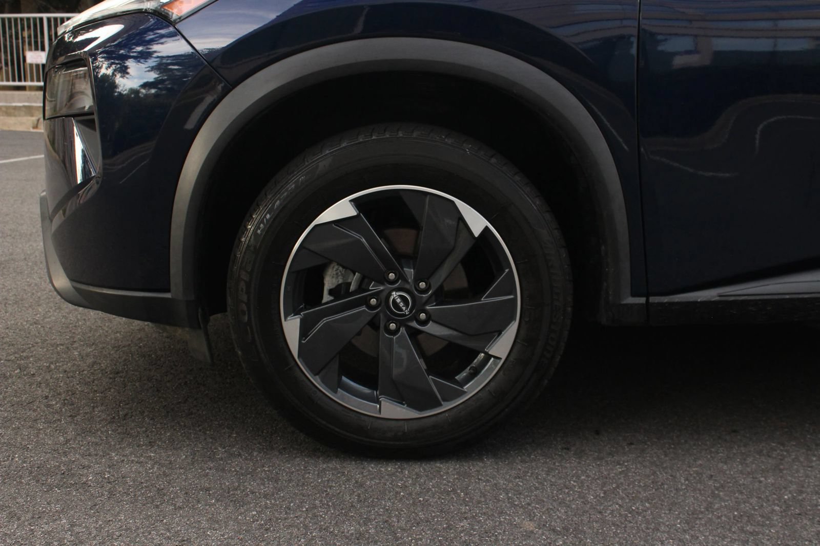 Used 2024 Nissan Rogue SV AWD/4WD image 11