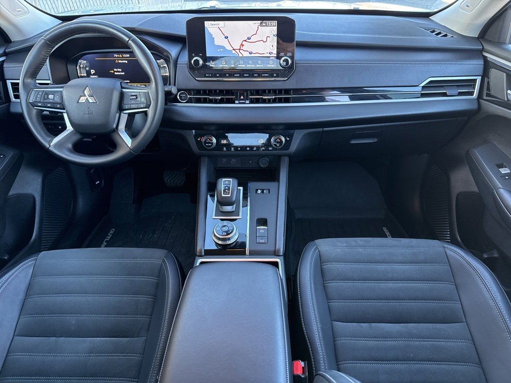 Used 2025 Mitsubishi Outlander SE image 20