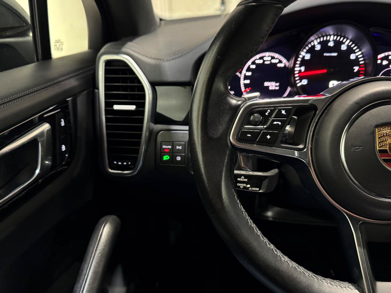 Used 2022 Porsche Cayenne Coupe AWD/4WD image 19