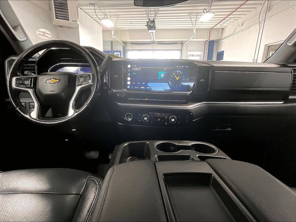 Used 2022 Chevrolet Silverado 1500 LT AWD/4WD image 20