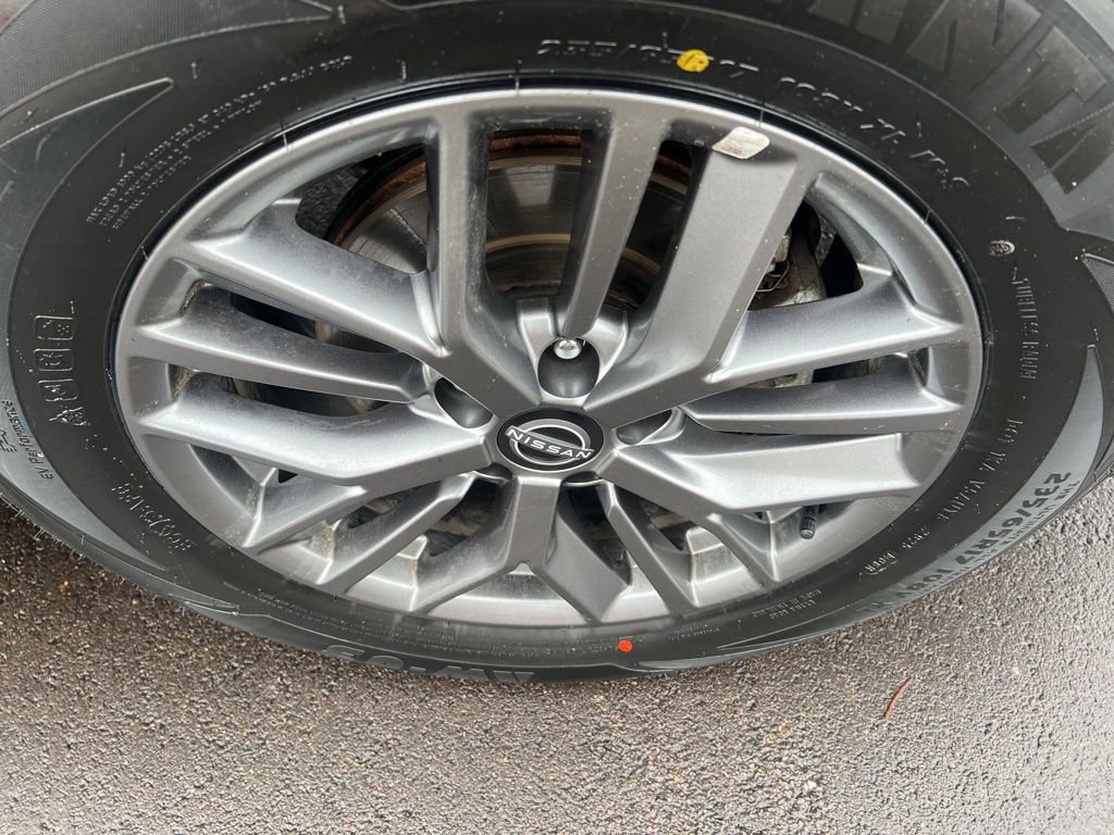 Certified 2024 Nissan Rogue S image 38