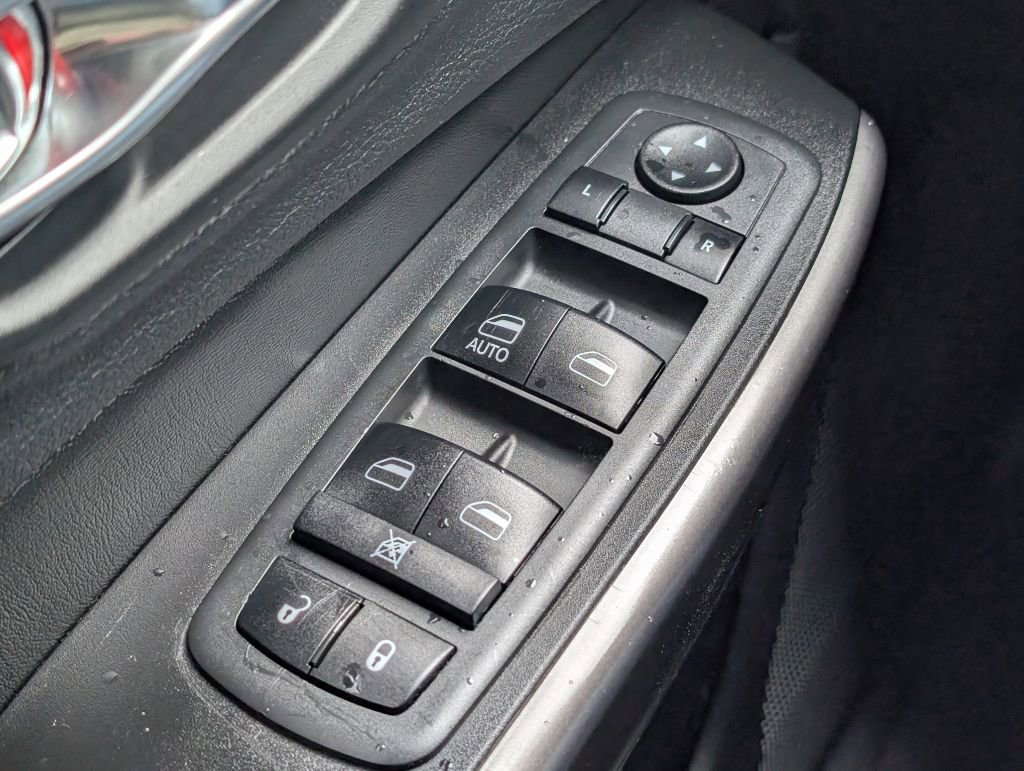 Used 2019 Jeep Cherokee Latitude w/ Popular Appearance Group image 10