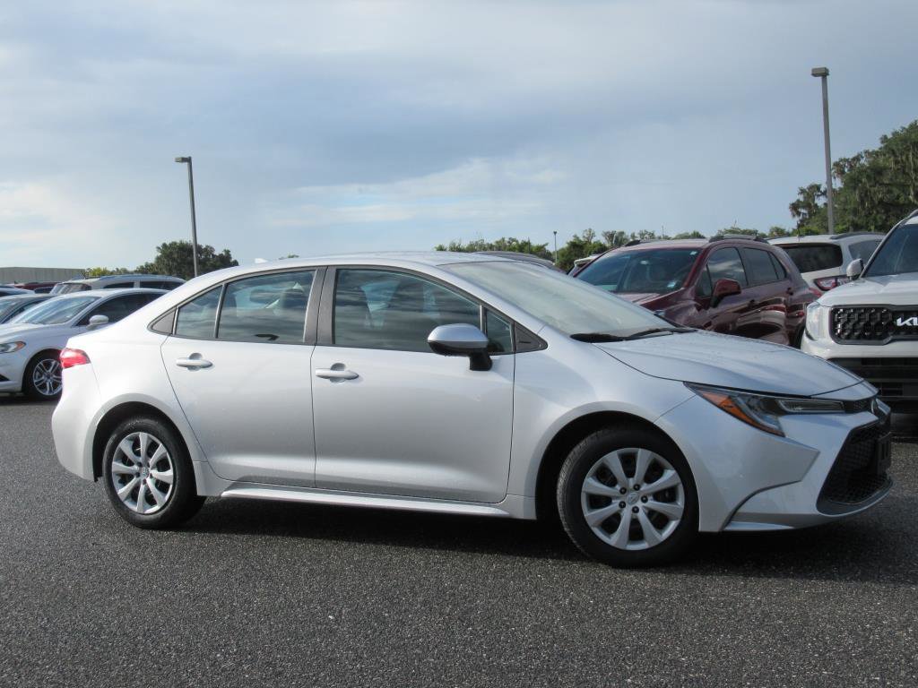 Used 2020 Toyota Corolla LE image 2
