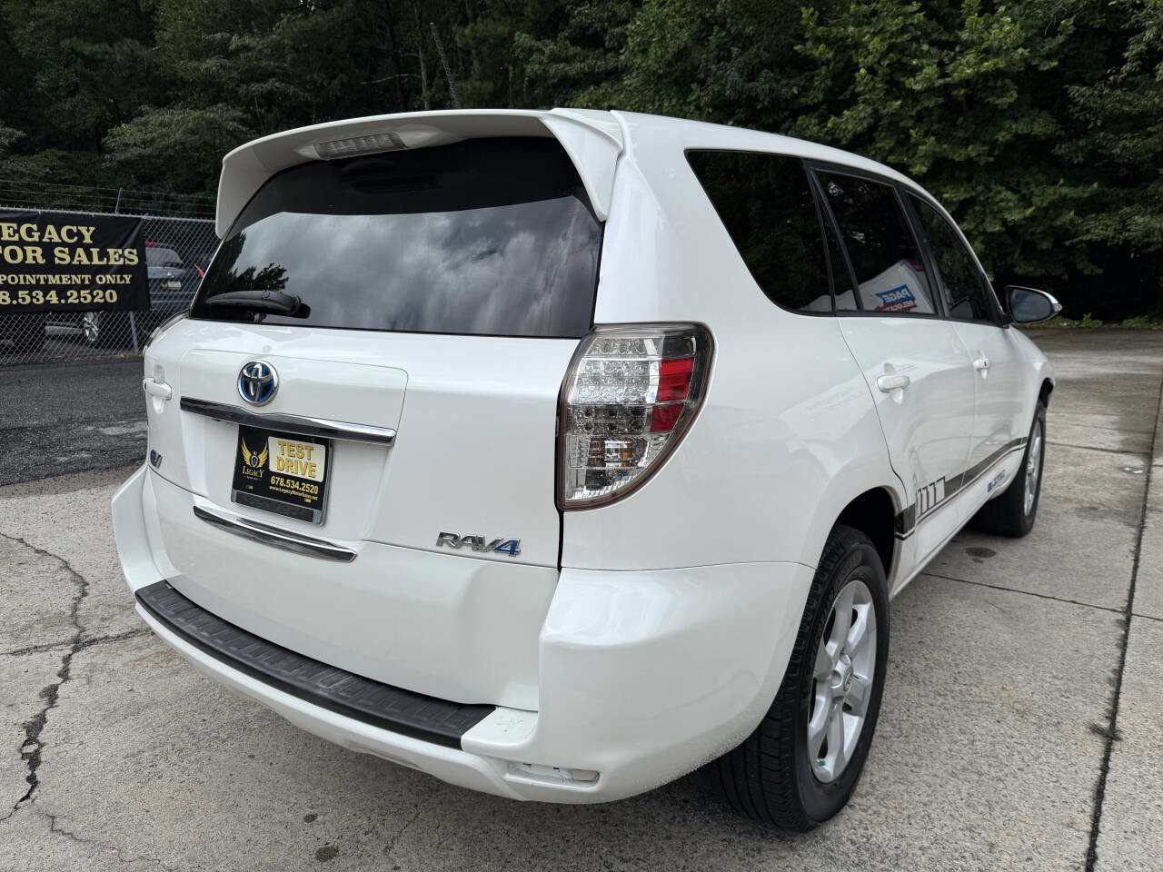 Used 2014 Toyota RAV4 EV image 4