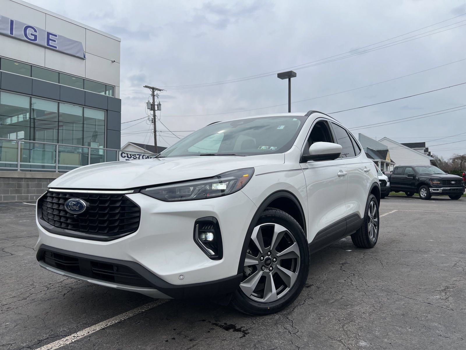 Used 2023 Ford Escape Platinum AWD/4WD image 41