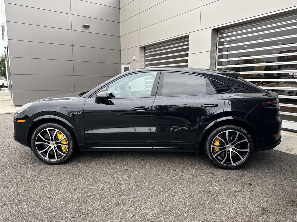 Used 2022 Porsche Cayenne Turbo S AWD/4WD image 4