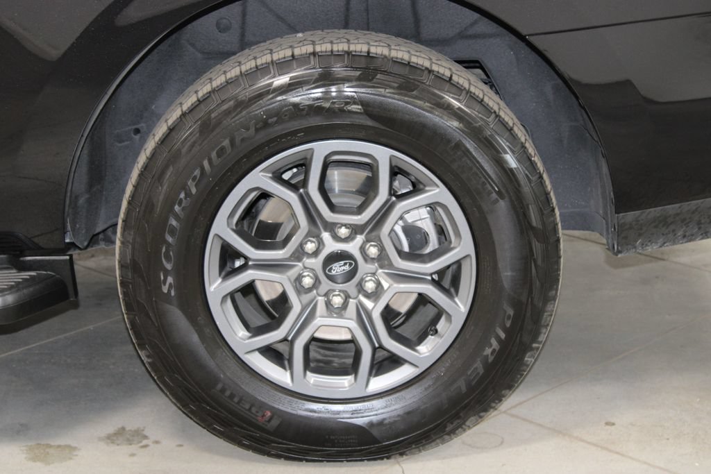 Used 2025 Ford Expedition Active RWD image 18
