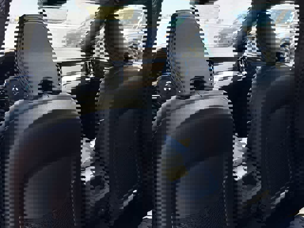 Used 2024 Volvo S60 B5 Plus w/ Climate Package image 23